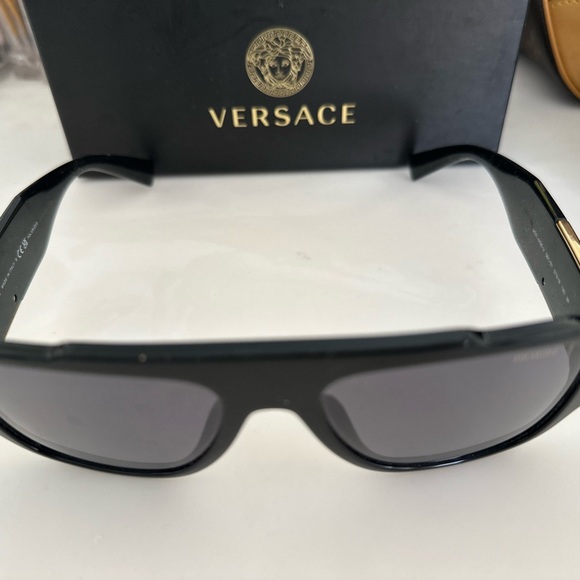 Versace sun glasses - Picture 4 of 5